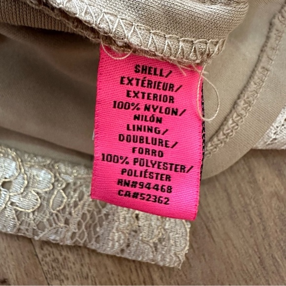 Betsey Johnson VINTAGE Gold Lace Dress Size 2 - Picture 9 of 10